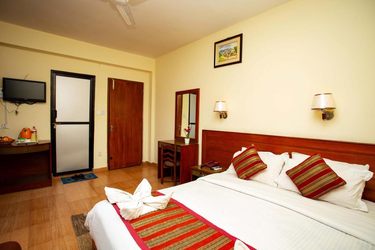 Hotel Orchid Pokhara Kültér fotó